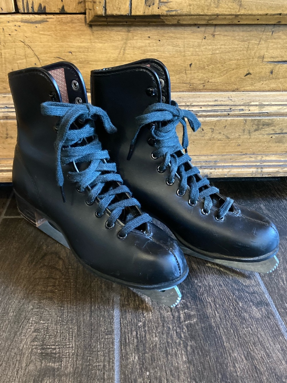 Kids Black Leather Lace-Up Figure Ice Skates